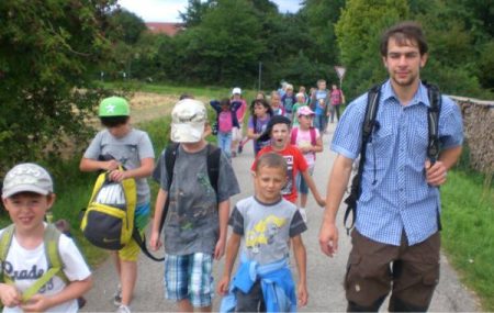 Mit 24 Kindern ging Förster Bernhard Raschka über Stock und Stein.