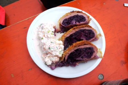 Blaukrautstrudel mit herbstlicher Beilage