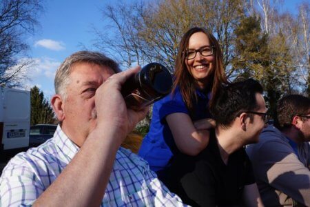 Prost auf die Dorfgemeinschaft